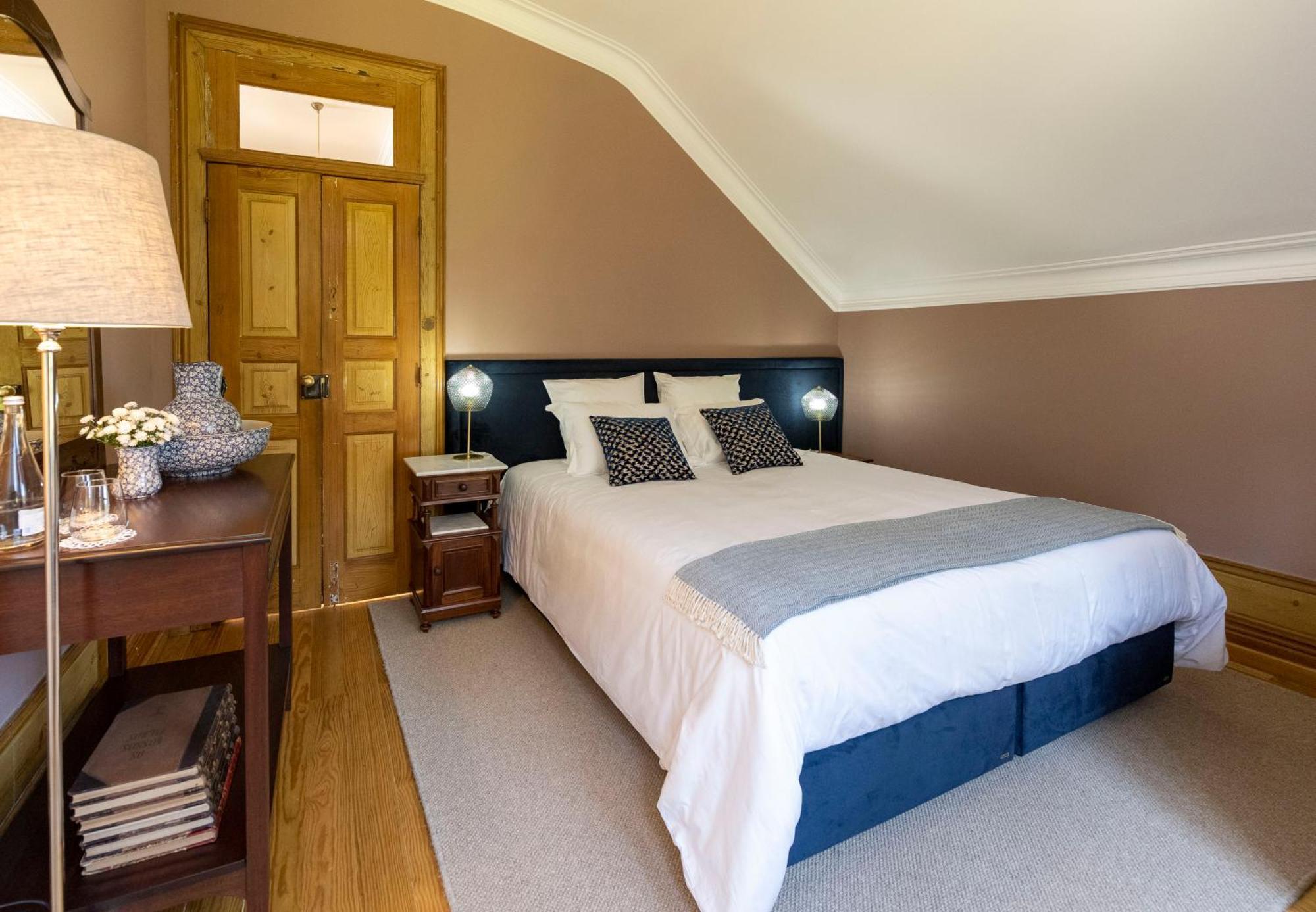 The Grove Houses Guimaraes Room photo